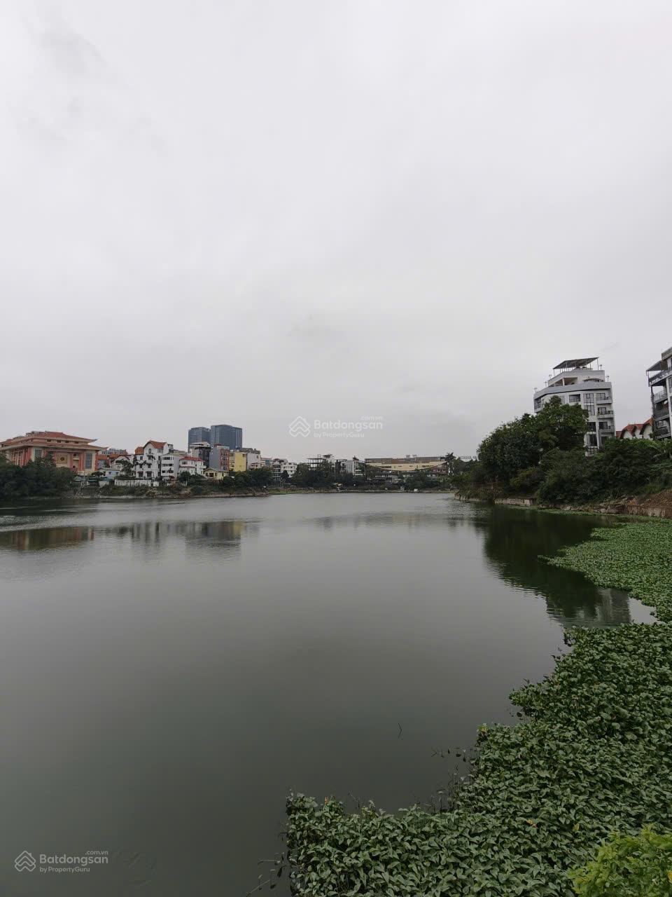 Cực hiếm, chủ cần tiền bán gấp mảnh đất đẹp sát hồ Quảng Bá, 50m mt9 giá chỉ 11,5 tỷ.