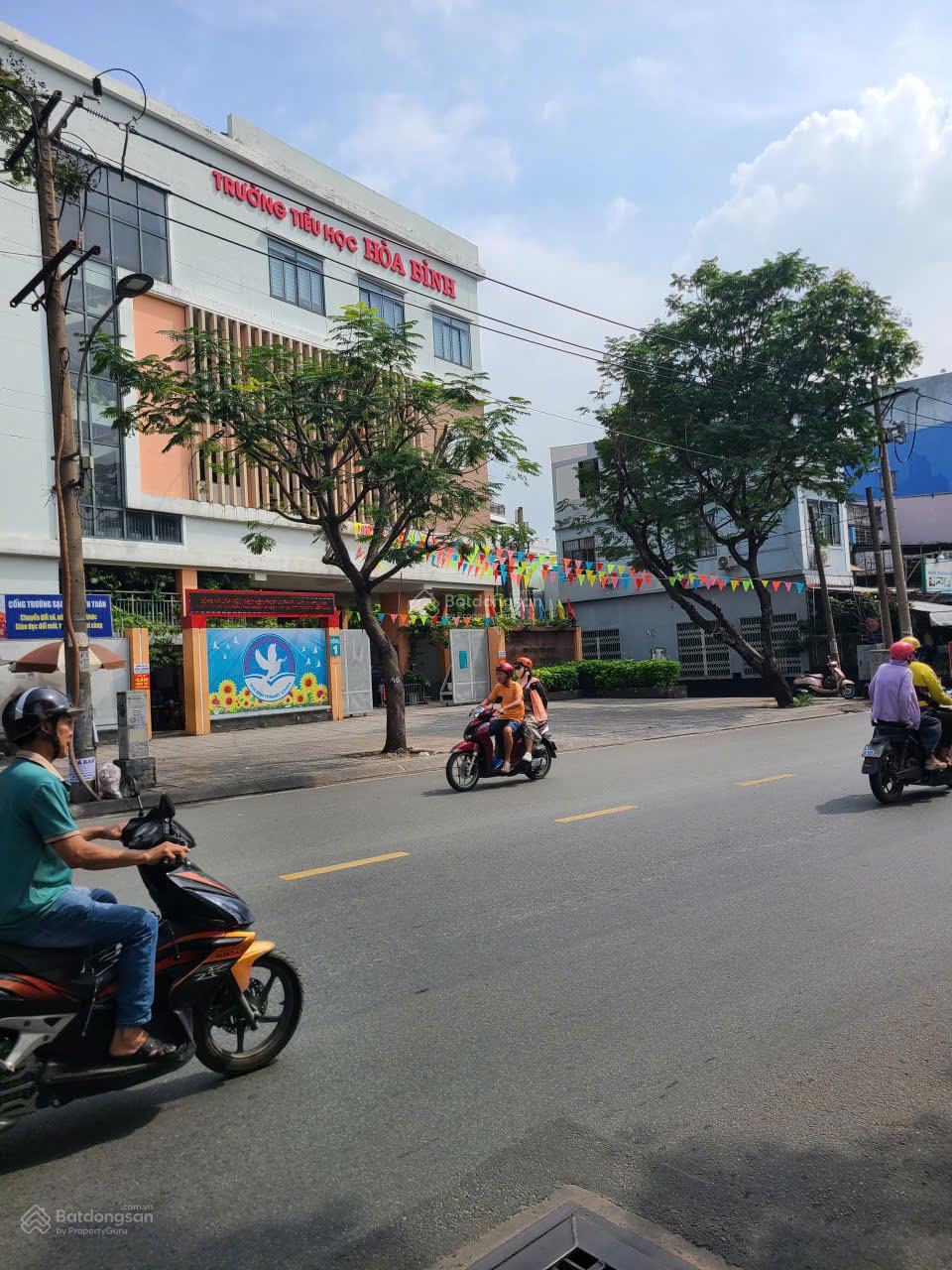 Mặt tiền Hoà Bình - Đối Diện Đầm Sen Quận 11 - 3.7x19m CN 70m2 - giá 15.5 tỷ