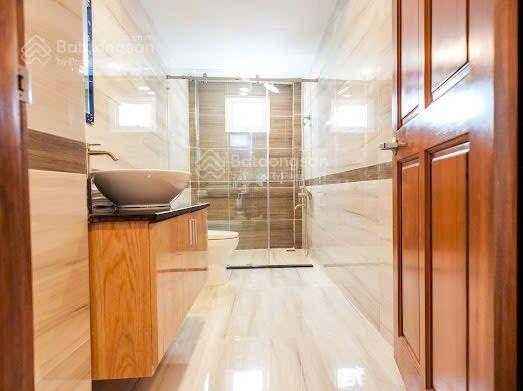 Cho thuê căn hộ dịch vụ 60m2 đầy đủ tiện nghi, hẻm xe hơi Bế Vân Đồn