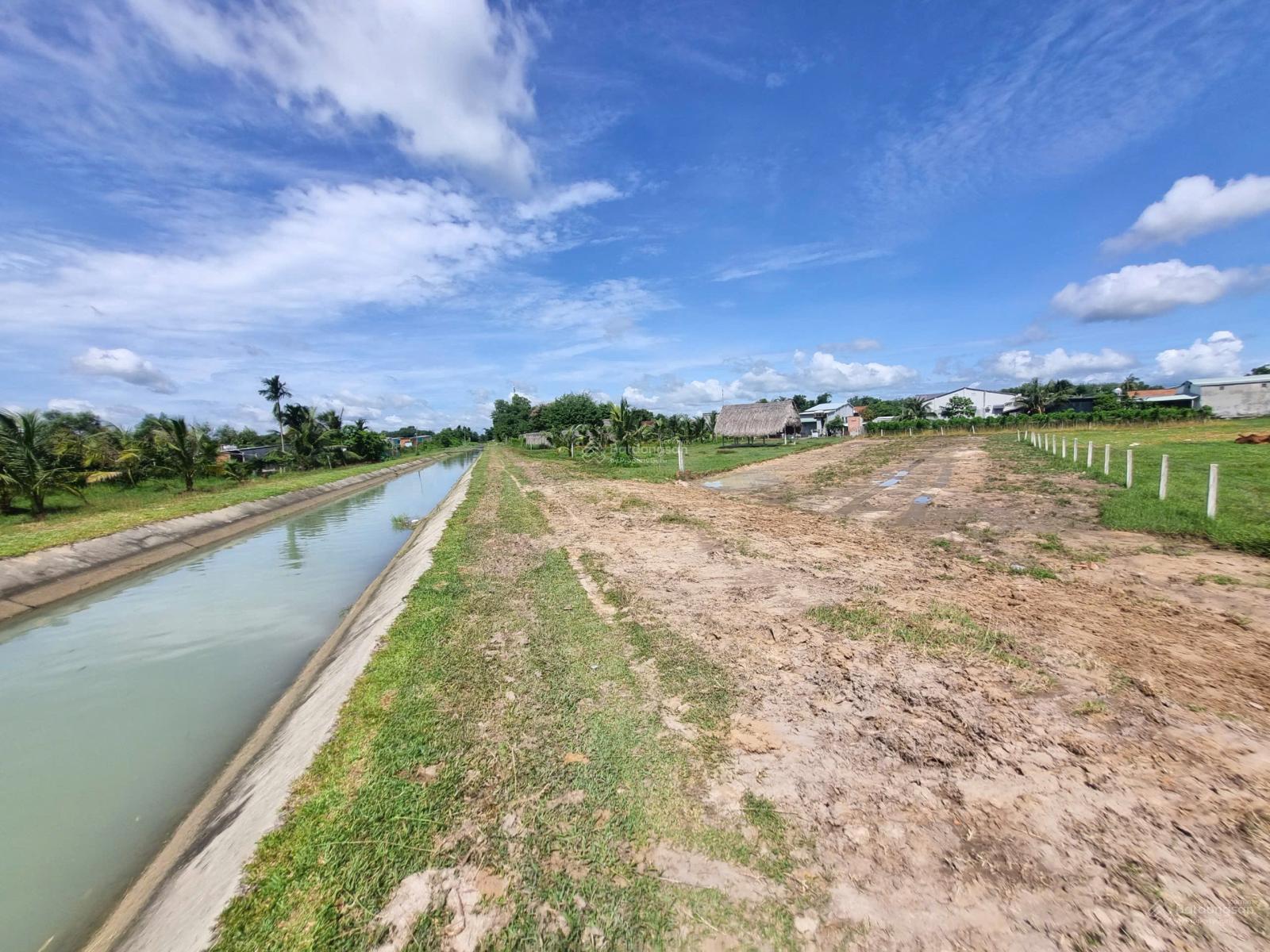 300m2 có thổ. 6m ngang. Ngay cổng KCN Phước Đông. 499tr