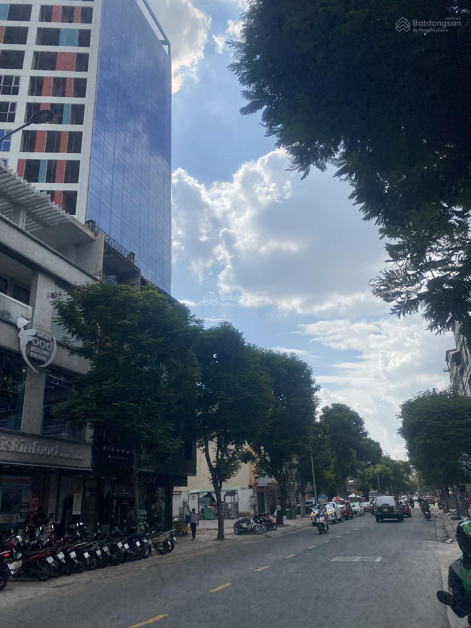 BÁN NHÀ MẶT TIỀN KHU VIP LÊ VĂN SỸ, QUẬN 3. 6m X 17m. 5 TẦNG .HĐT 80 TRIỆU. GIÁ 44 CÒn 39 TỶ TL. BÁN NHÀ MẶT TIỀN KHU VIP LÊ VĂN SỸ, QUẬN 3. 6m X 17m. 5 TẦNG .HĐT 80 TRIỆU. GIÁ 44 CÒn 39 TỶ TL.