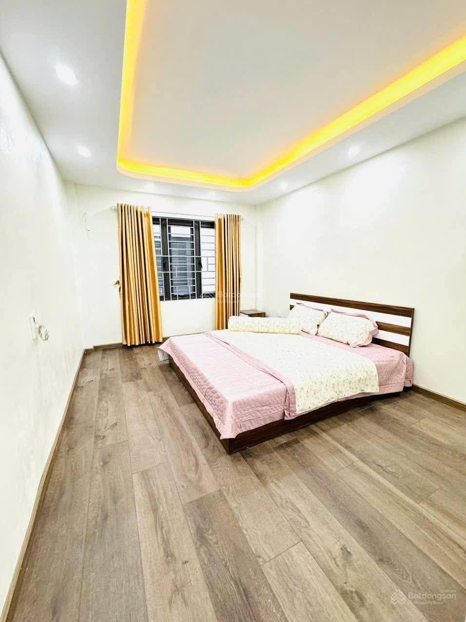 Cần bán gấp căn nhà phố Bà Triệu Hà Đông: DT 40m2, 5 tầng thang máy, ô tô vào nhà, giá trên 11 tỷ