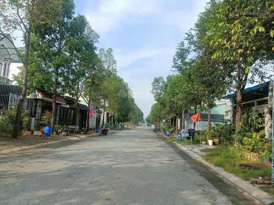 CHÍNH CHỦ BÁN GẤP LÔ 150M2 GIÁ CHỈ 450TR MẶT TIỀN ĐƯỜNG NH8, ĐƯỜNG NHỰA THÔNG KCN , SỔ SẴN