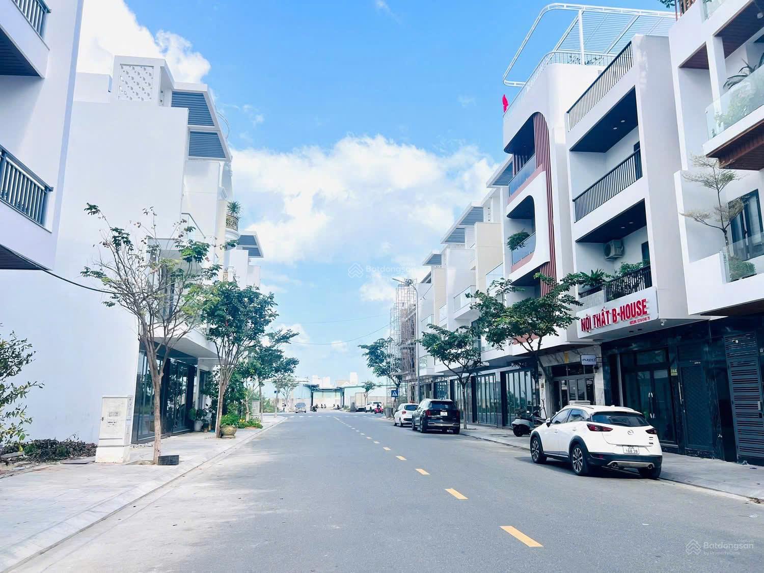 CHÍNH THỨC MỞ BÁN, NHÀ PHỐ KĐT VCN PHƯỚC LONG II TRỤC ĐƯỜNG B4 RỘNG 16MET CHỈ 10.2 TỶ/ 0931 800 ***