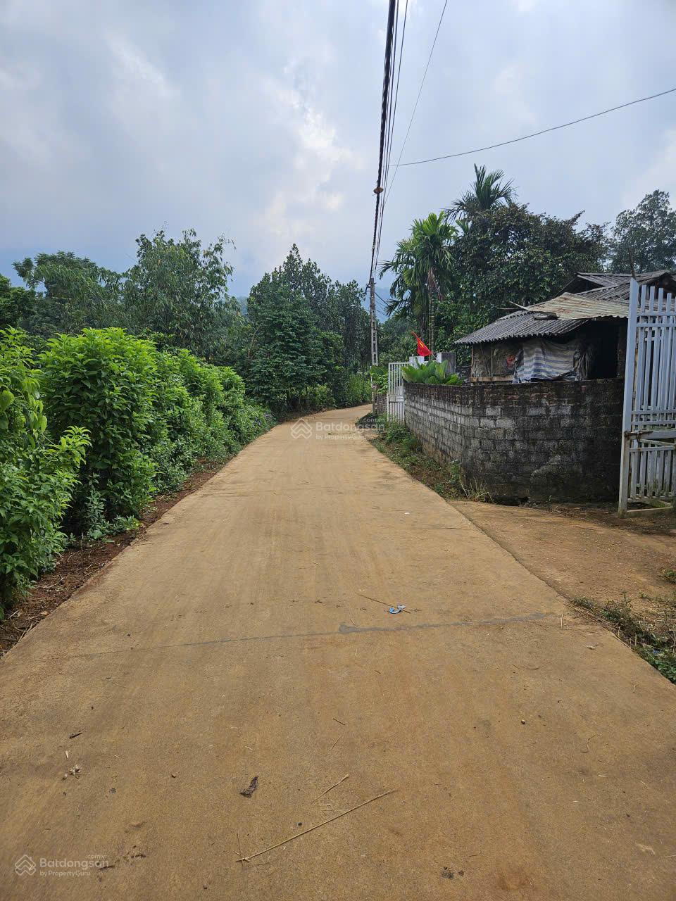 Mảnh đất nghỉ dưỡng giá rẻ tại Minh Quang-view núi-đường thông tứ phía-cách trường-chợ-UB xã 250m