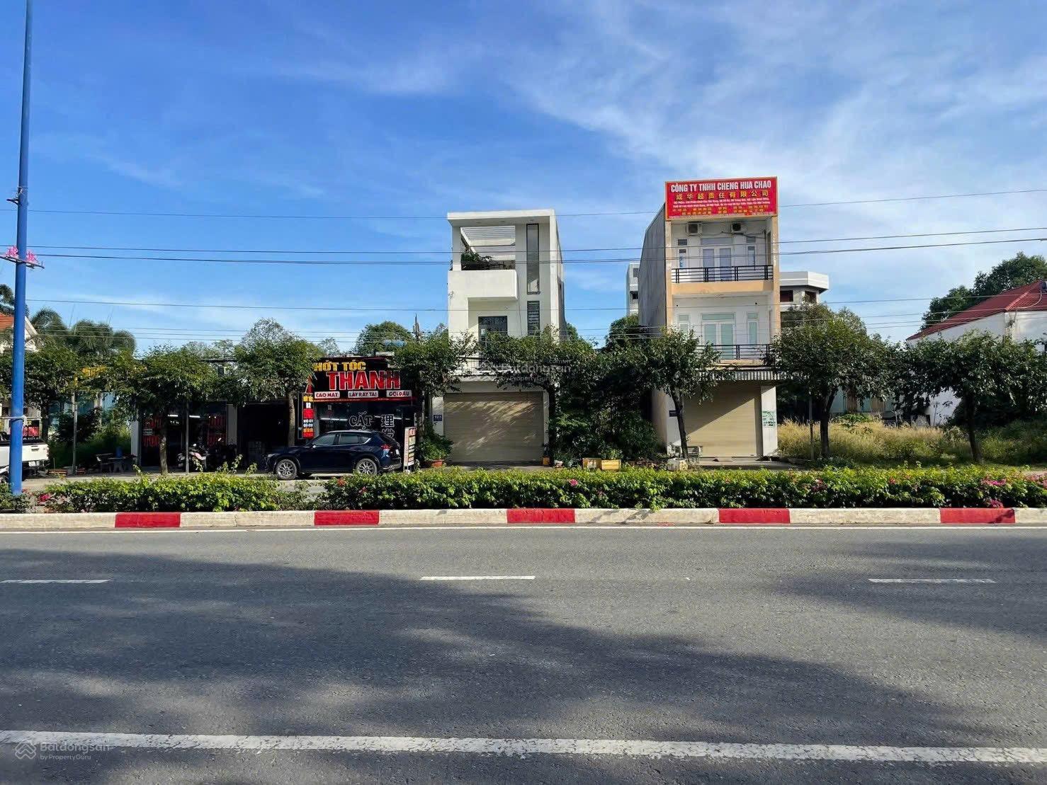 Mặt Tiền Vip Kinh Doanh Ngay TP Mới DT: 5x30 full thổ cư, không vướng gì rất đẹp
Giá Bán : 6tỷ