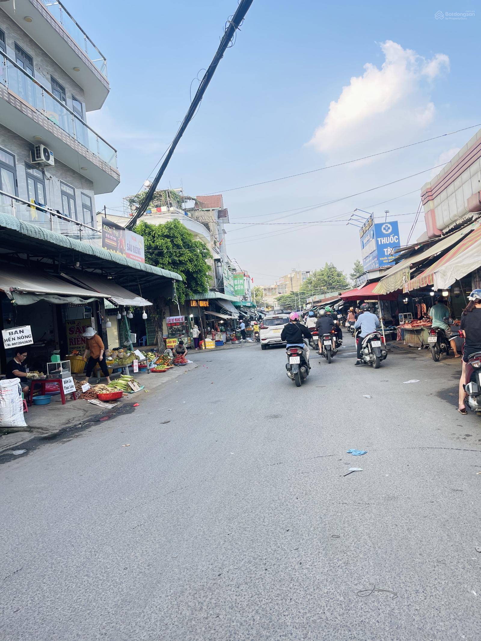 BÁN MẶT TIỀN KINH DOANH VIP SÁT CHỢ TRUNG TÂM HÀNH CHÍNH TP DĨ AN 210M