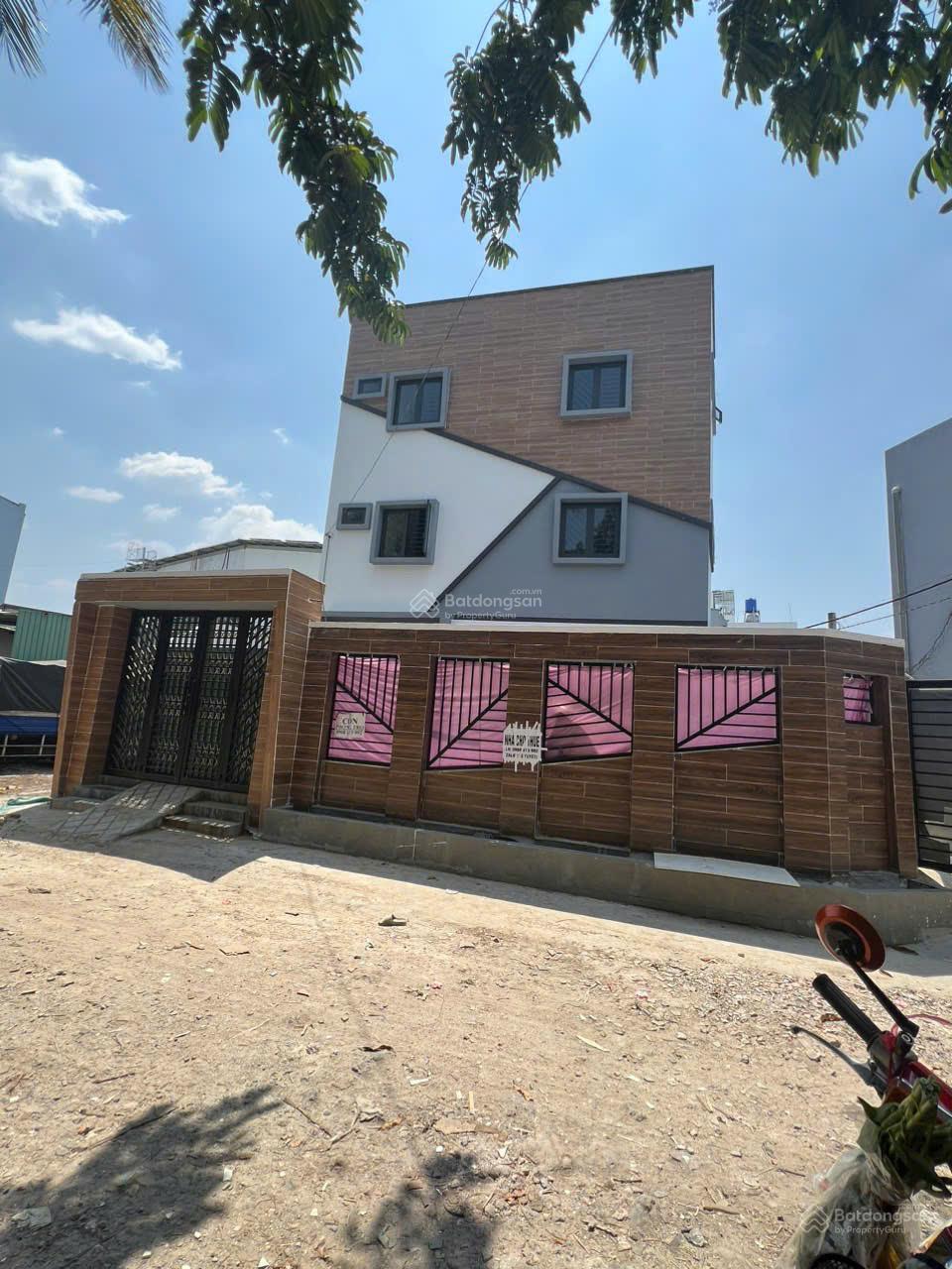 128m2- 7.990 tỷ-Nhà góc 2 MT- Vừa ở +10 phòng cho thuê full- đường 10m thông sát chợ Thạnh Xuân