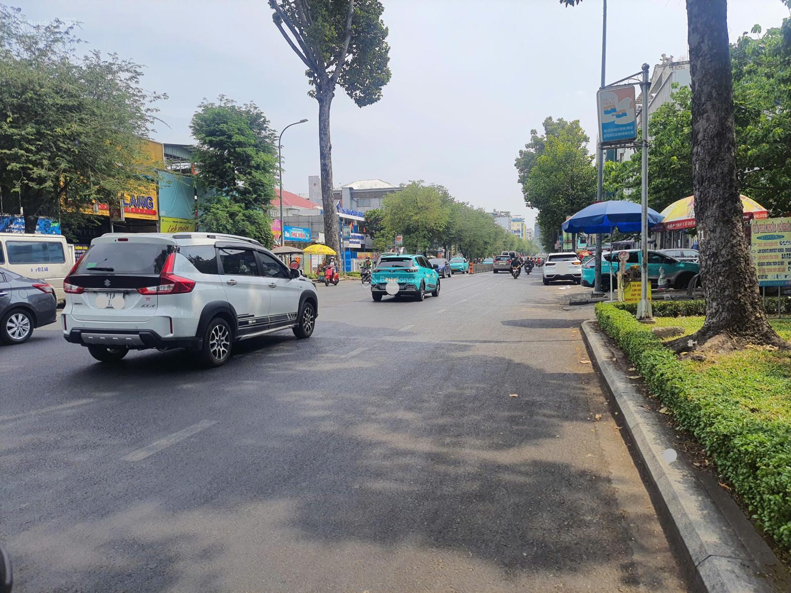 135tr/m2, 4.7x31m, 2 lầu, Nhà hxh Lê Văn Duyệt, gần Cầu Bông, Bán 16.5 tỷ