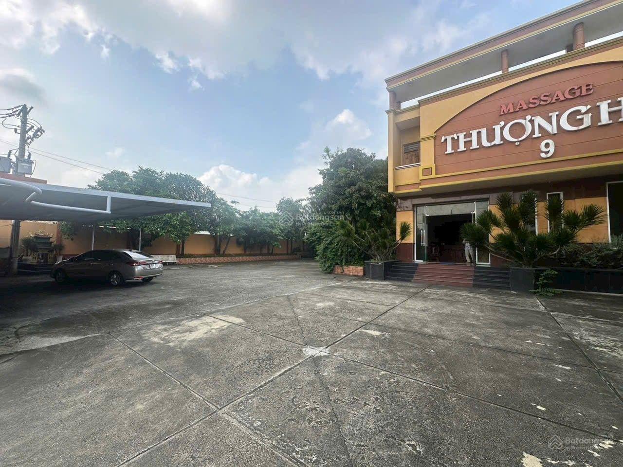 BÁN MẶT TIỀT Quốc Lộ 13
Thới Hòa - Vị TRÍ KINH DOANH TỐT.
Đang kinh doanh thu nhập 300triu/thá