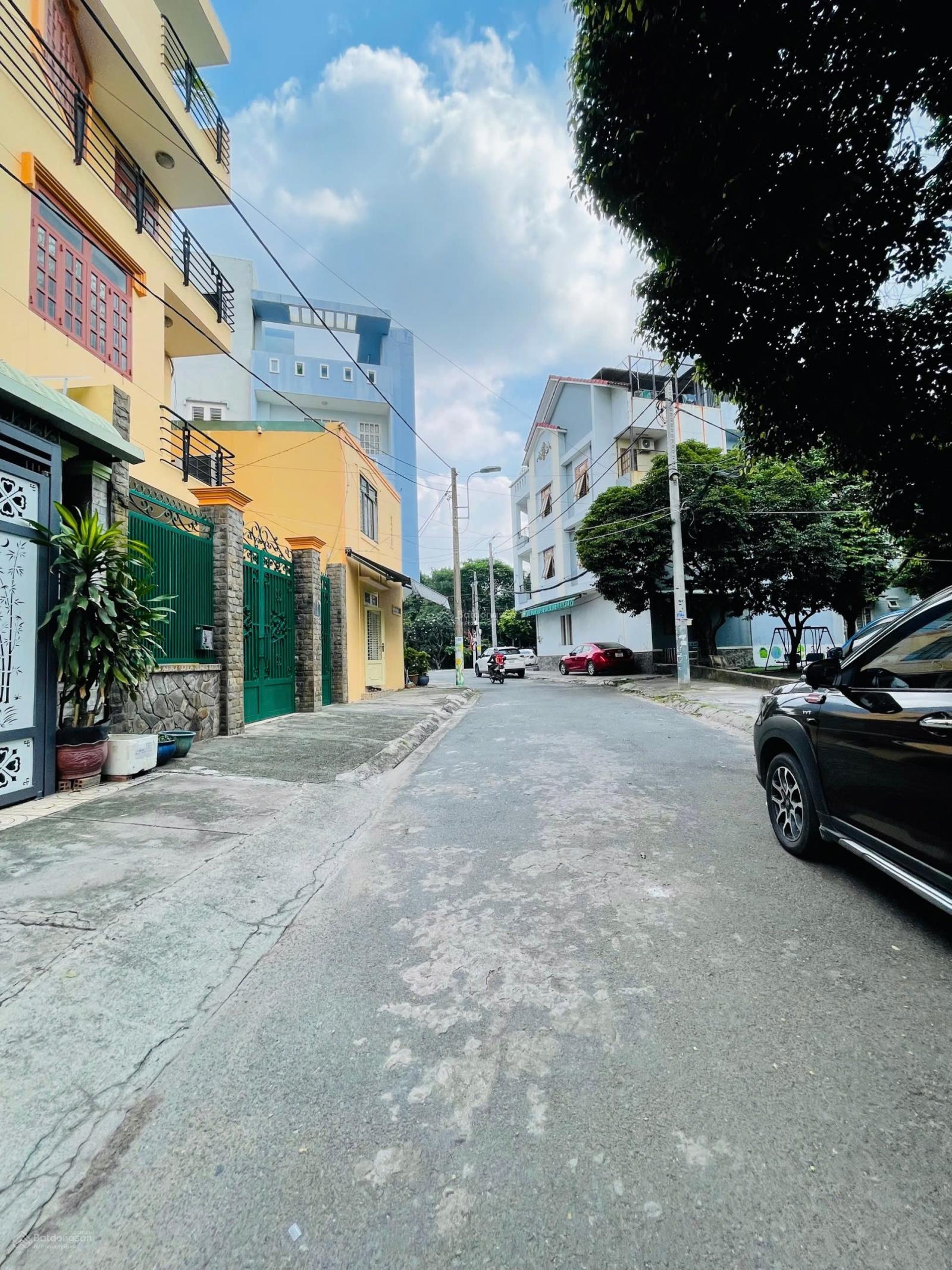 Giá tốt - vị trí đẹp lô đất ngay ĐH Ngân Hàng 186m2 ngang 5.5m - đường thông ô tô tránh Giá tốt - vị trí đẹp lô đất ngay ĐH Ngân Hàng 186m2 ngang 5.5m - đường thông ô tô tránh