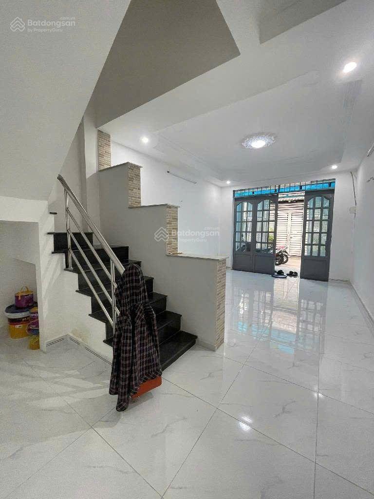 5 tỷ 200 thương lượng, nhà 2 tầng ngon , đường 6 mét thông, diện tích : ngan 4 mét - dài 14 mét. 5 tỷ 200 thương lượng, nhà 2 tầng ngon , đường 6 mét thông, diện tích : ngan 4 mét - dài 14 mét.