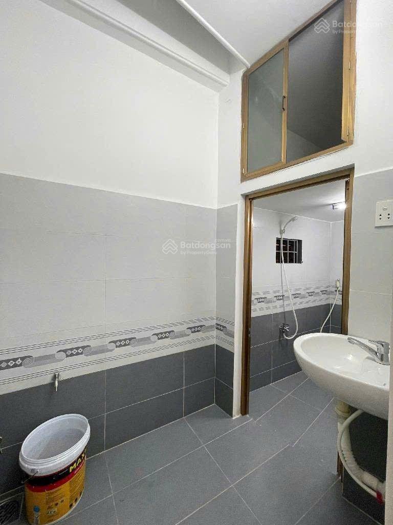 5 tỷ 200 thương lượng, nhà 2 tầng ngon , đường 6 mét thông, diện tích : ngan 4 mét - dài 14 mét. 5 tỷ 200 thương lượng, nhà 2 tầng ngon , đường 6 mét thông, diện tích : ngan 4 mét - dài 14 mét.