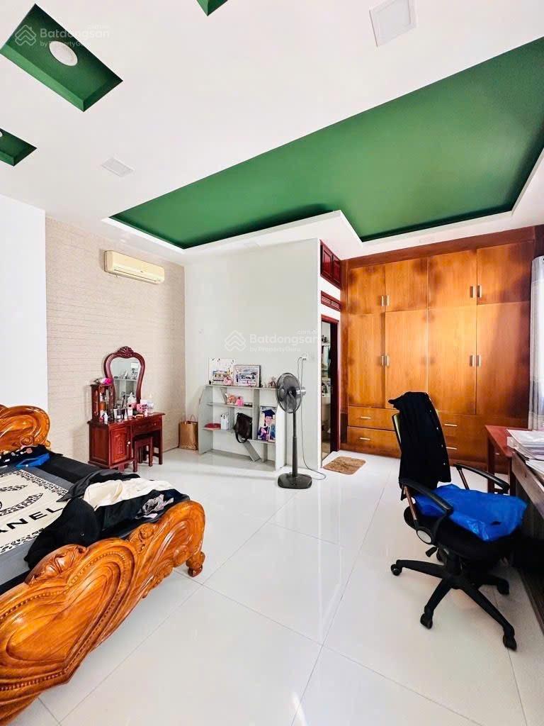 NHÀ 3 TẦNG CĂN GÓC 2 MẶT MẶT TIỀN KINH DOANH GẦN HOÀNG DIỆU 2