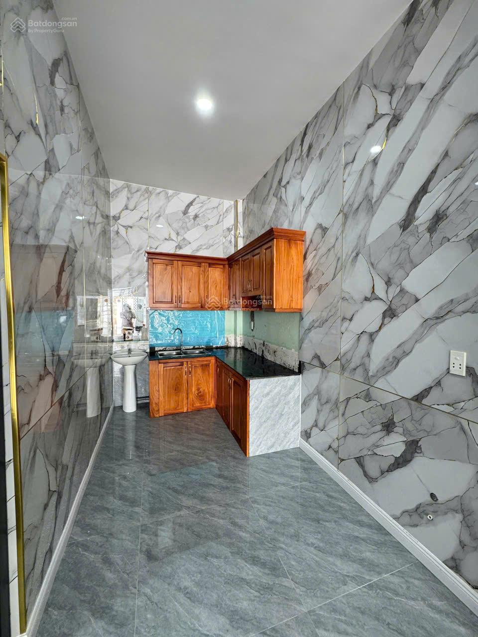 Bán nhà trệt lầu mặt tiền kinh doanh gần ngã tư Chiêu Liêu, Dĩ An