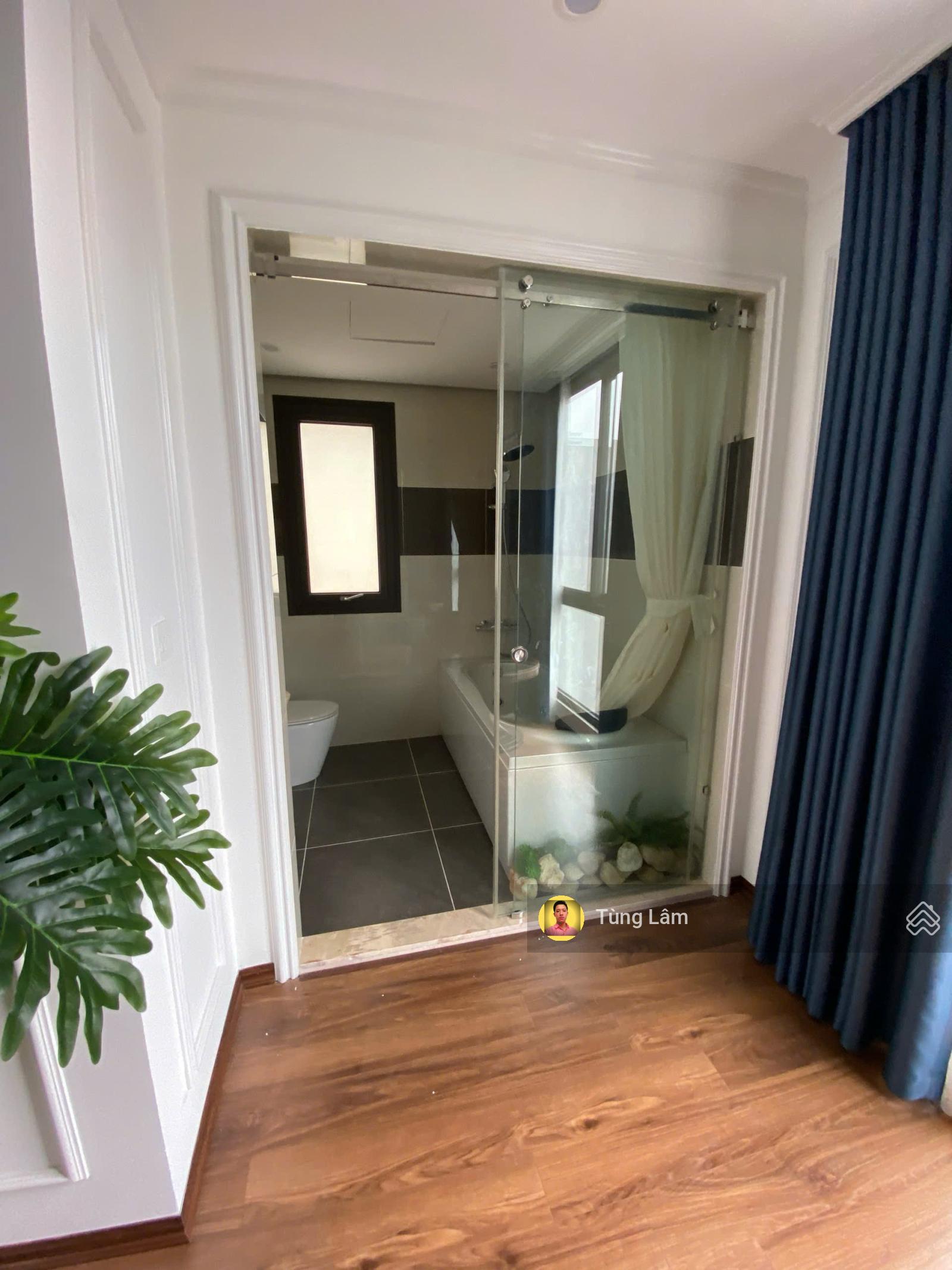 Bán khách sạn 16 Miếu Đầm, 3 mặt tiền, thu nhập khoán 550tr/th, view công trình quốc tế Marriot