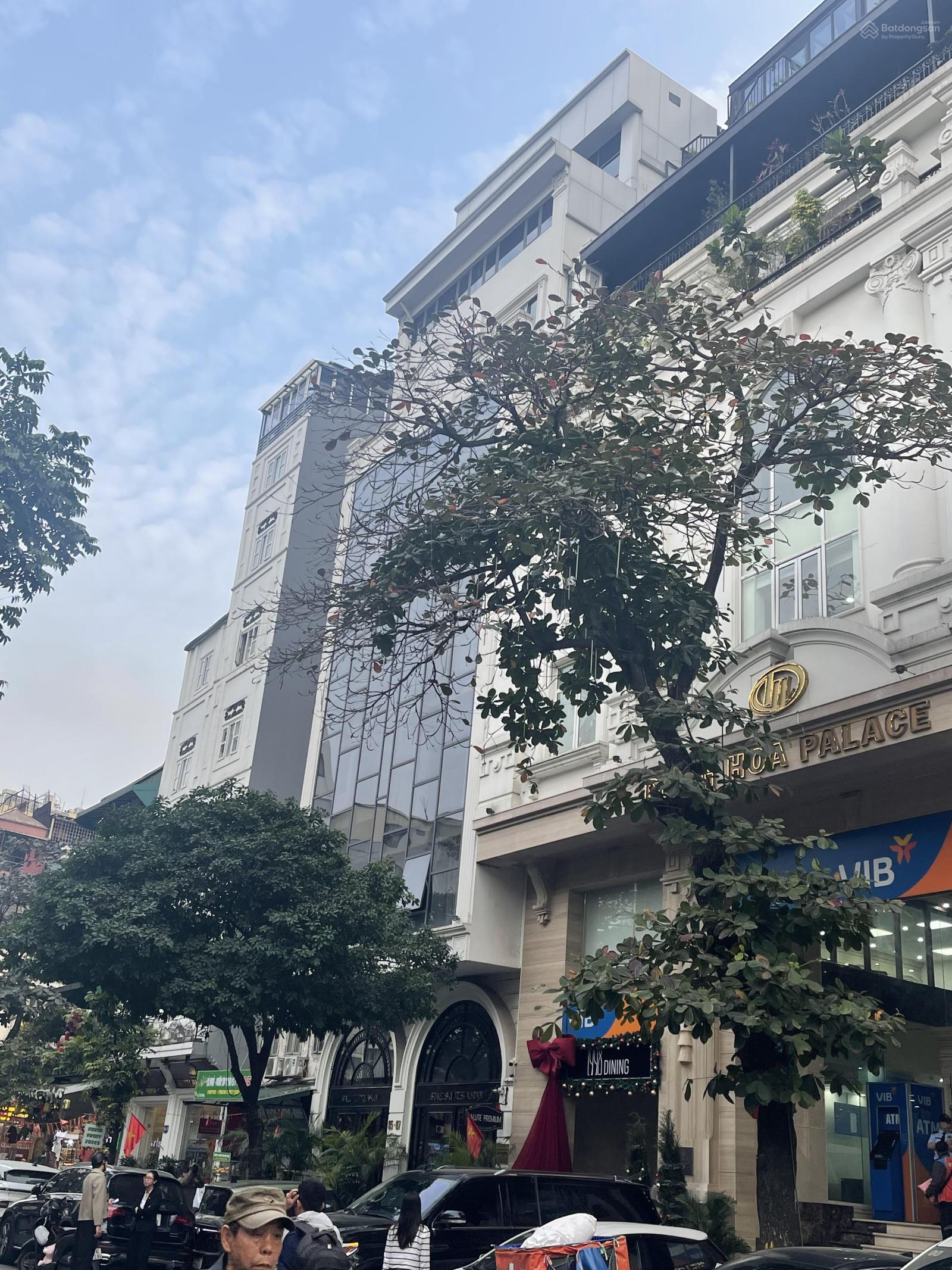 Bán gấp toà văn phòng 11T mặt Vincom Bà Triệu, MP Bà Triệu 298m2 12m MT cho thuê 520tr/th giá 205tỷ