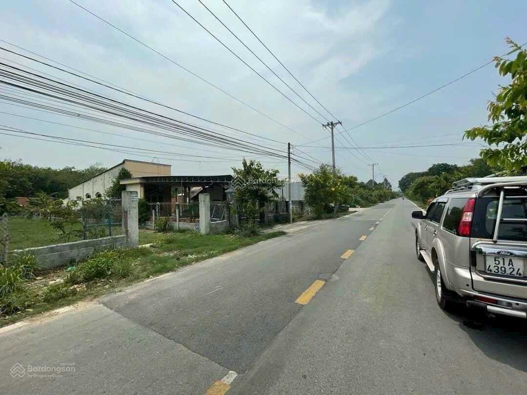 Bán đất thổ cư. Mặt tiền đường 1132m2 giá 8,5 tỷ Bán đất thổ cư. Mặt tiền đường 1132m2 giá 8,5 tỷ