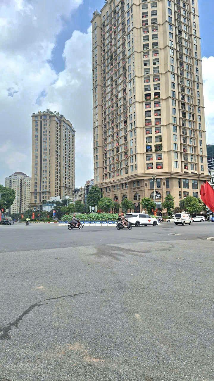 Bán nhà mặt phố Võ Chí Công 191m2, giá: 95 tỷ. Tây Hồ