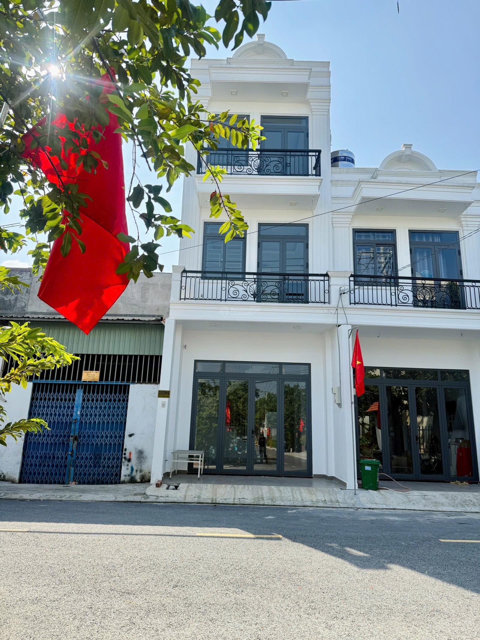 Nhà 2 Lầu Hẻm Thông 10M Khu vip TX52 Sát Chợ Đường - Hà Huy Giáp.DT. 4.2M x 13M .Giá Tốt Nhất Q12