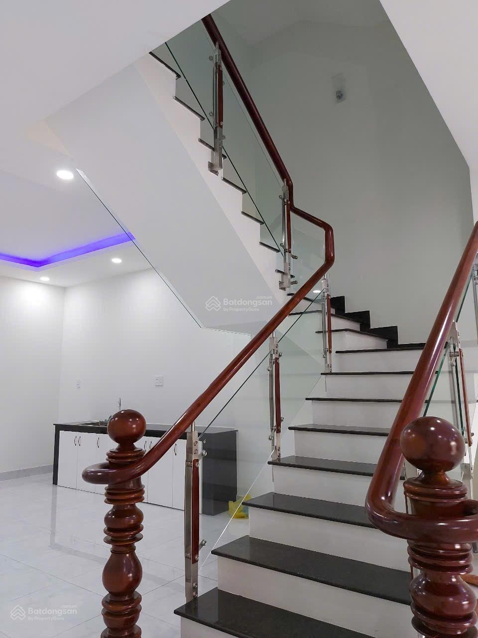 Cho thuê Nhà mặt Tiền D2 , cạnh chung cư 80m2 4PN 4WC giá 13 triệu