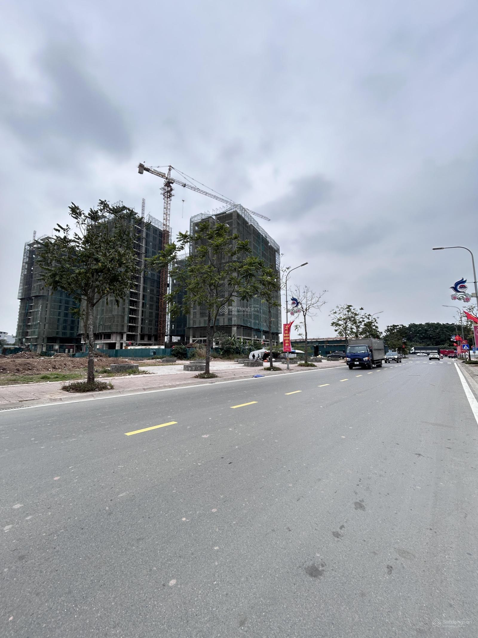 Bán gấp 92m2 đất phân lô hồ Đắp Nếp Tư Đình Long Biên, vỉa hè, to, canh công viên, giá 29.9 tỷ