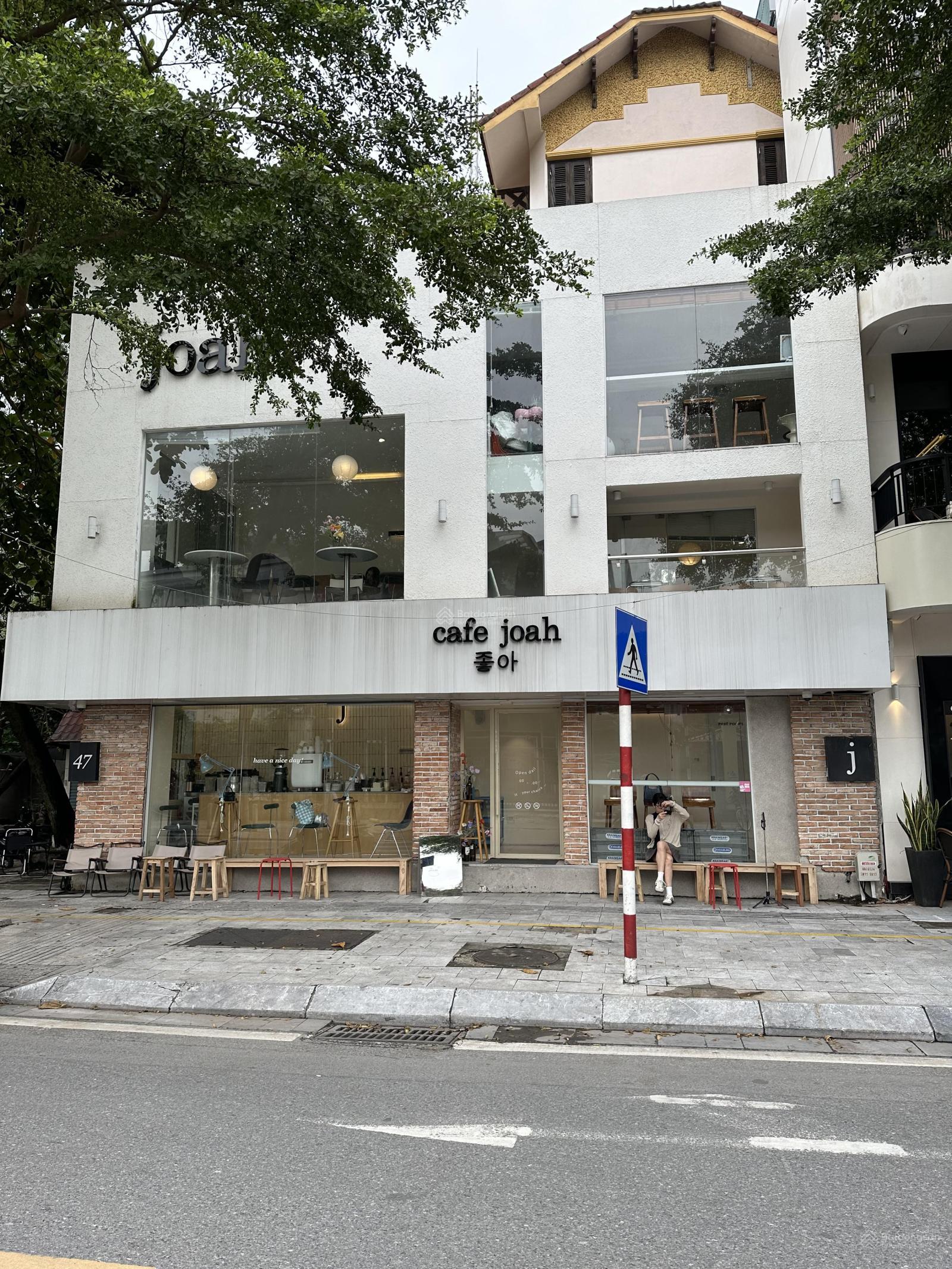 Cho thuê nhà mặt phố Trường Chinh, DT 50m2x6 tầng, MT 8.5m, Giá 60tr, LH 0968 896 ***