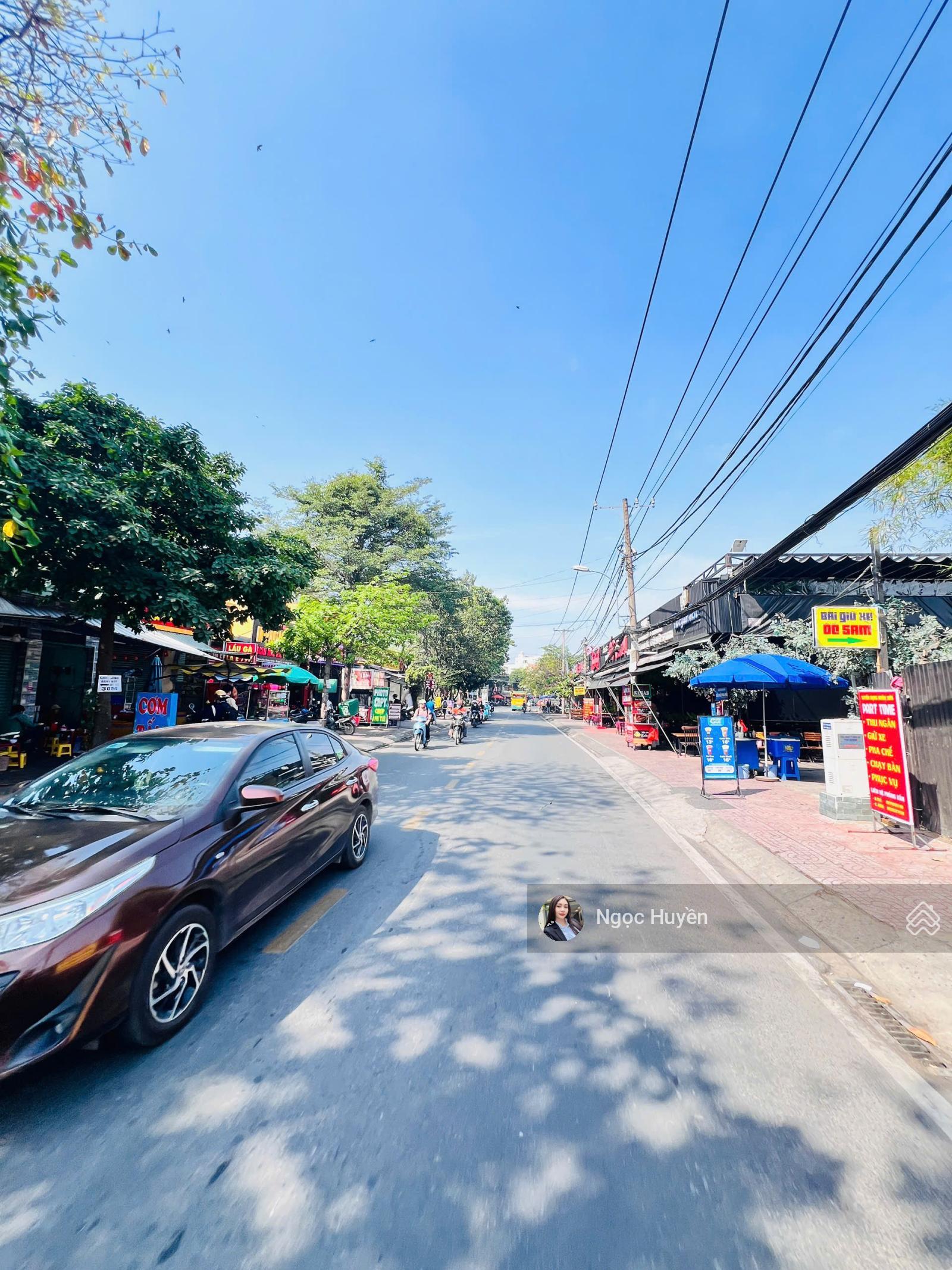 BÁN ĐẤT TẶNG DẪY TRỌ - GẦN PHẠM VĂN ĐỒNG - PHÙ HỢP XÂY MỚI -DT: 200M2-GIÁ 8,5 TỶ