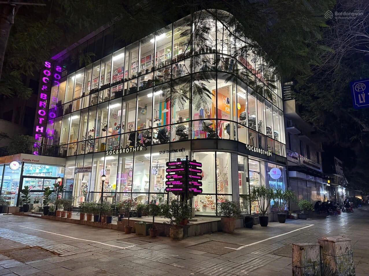 Cho thuê nhà mặt phố Nguyễn Khang, 3 mặt tiền 25m, kinh doanh sạch sẽ, thang máy, nhà to đẹp, pccc