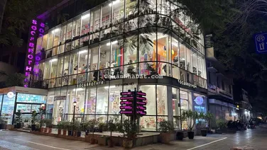 Cho thuê nhà mặt phố Nguyễn Khang, 3 mặt tiền 25m, kinh doanh sạch sẽ, thang máy, nhà to đẹp, pccc