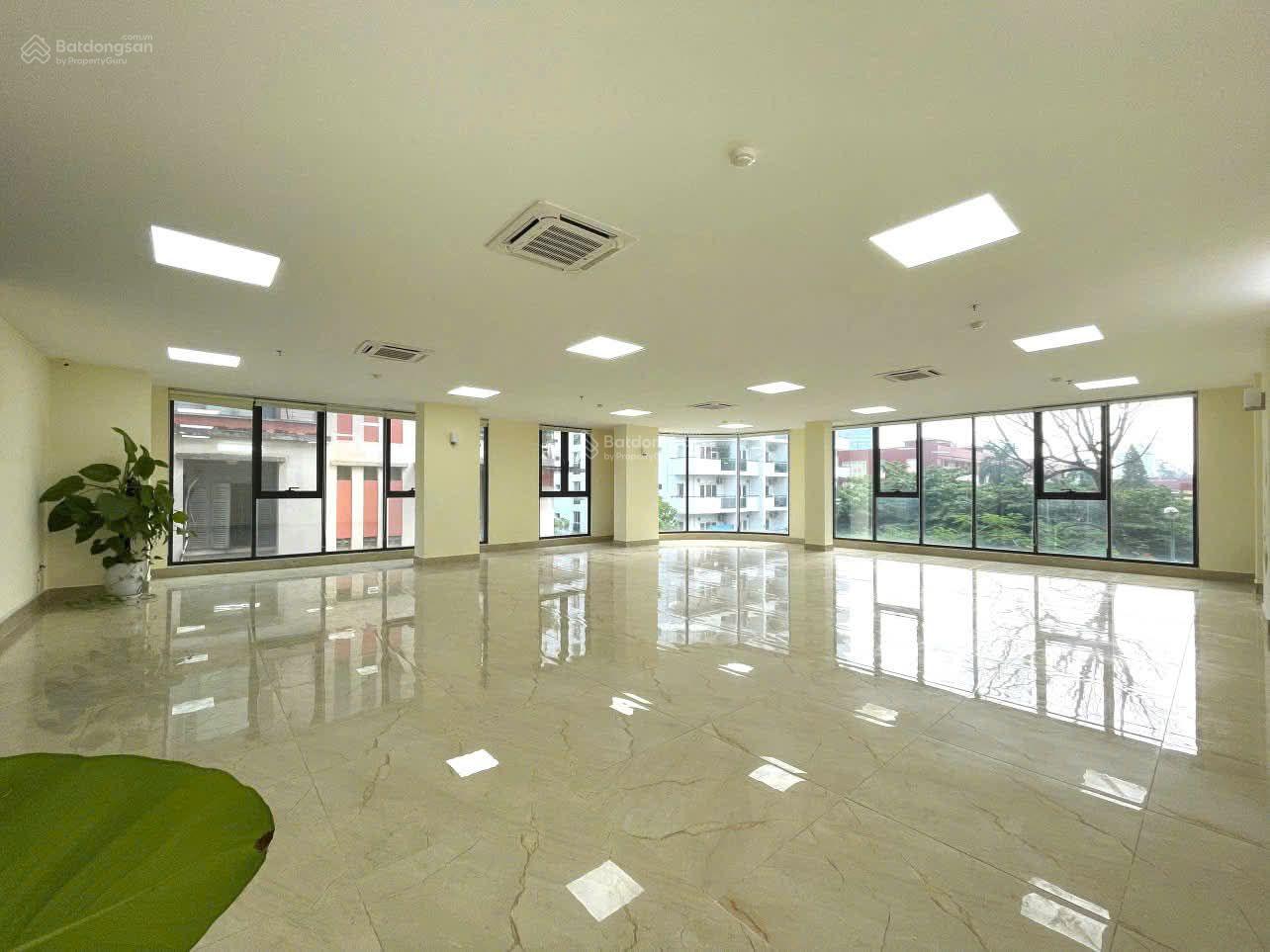 Siêu rẻ - Nguyễn Bỉnh Khiêm - HBT, dt siêu rộng 210m2 tầng 1, cho thuê nhà, mt 6.5 m, 50 tr,