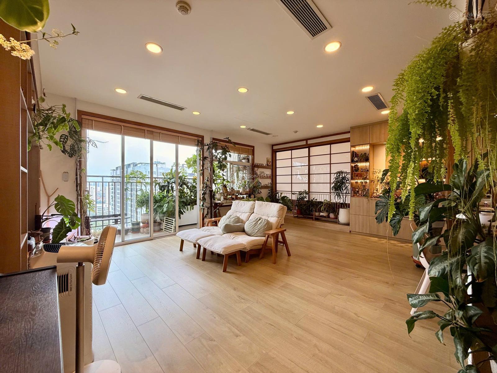 bán căn hộ 83m2 decor lại 2 phòng siêu đẹp view đỉnh cấp