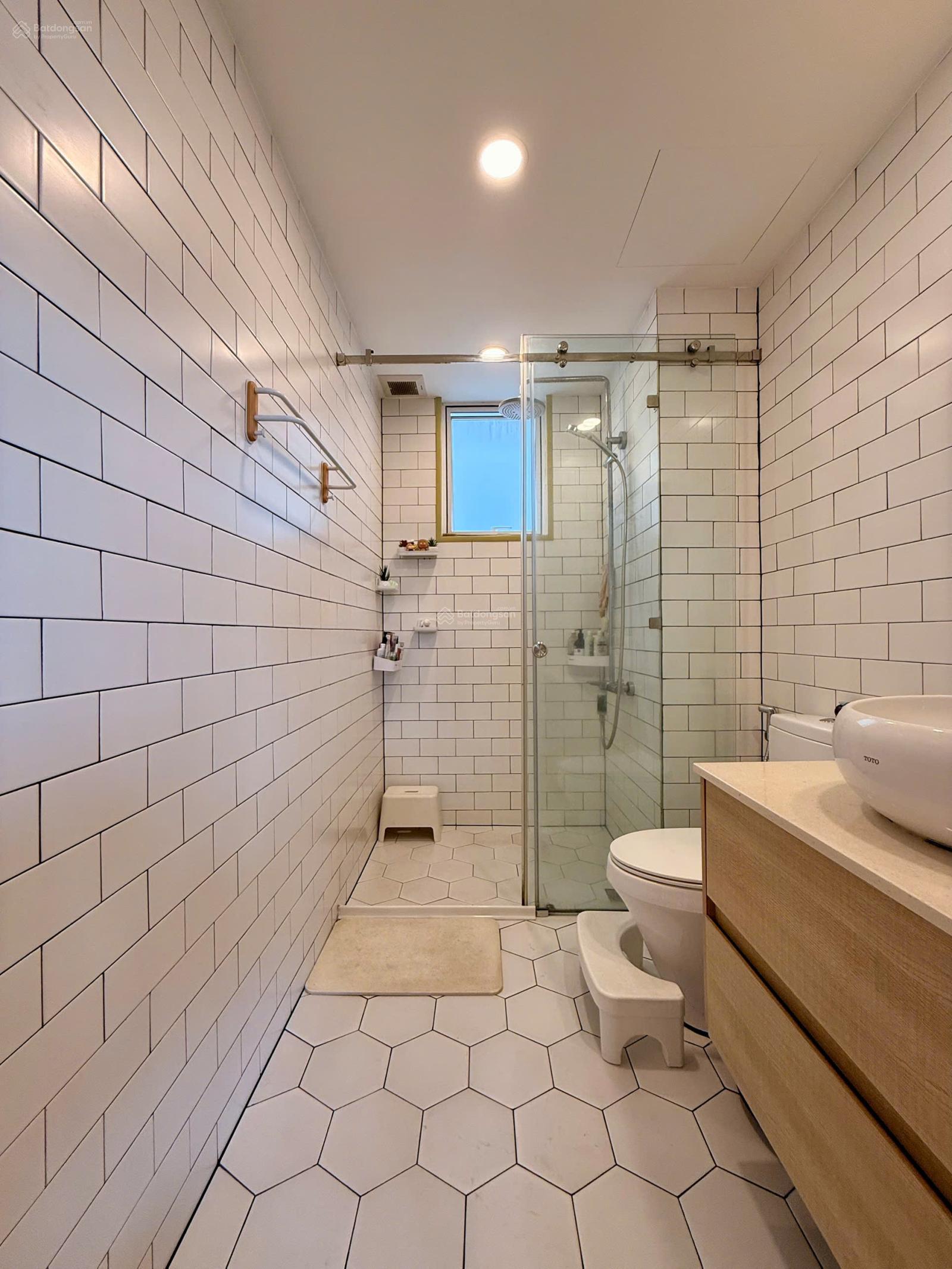 bán căn hộ 83m2 decor lại 2 phòng siêu đẹp view đỉnh cấp