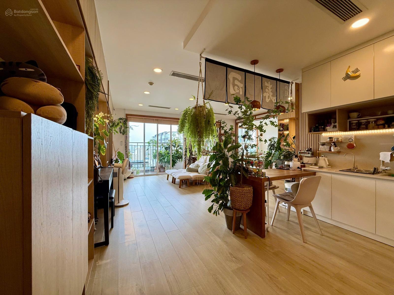 bán căn hộ 83m2 decor lại 2 phòng siêu đẹp view đỉnh cấp