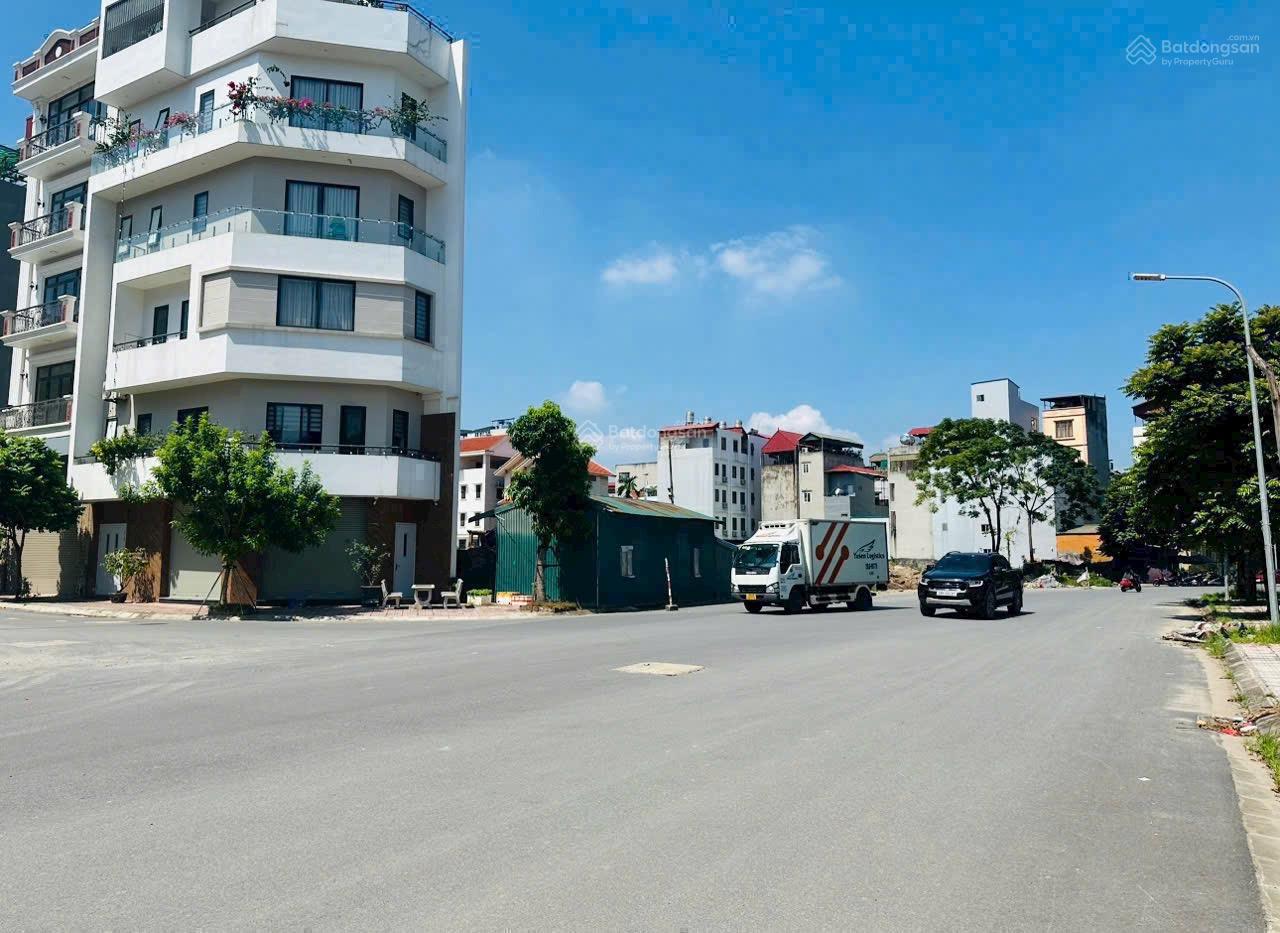 Bán nhà vị trí VIP Bồ Đề, Long Biên
118m2 Mt 6,5m, lô góc, đường 3 ô tô tránh, kinh doanh cực tốt.