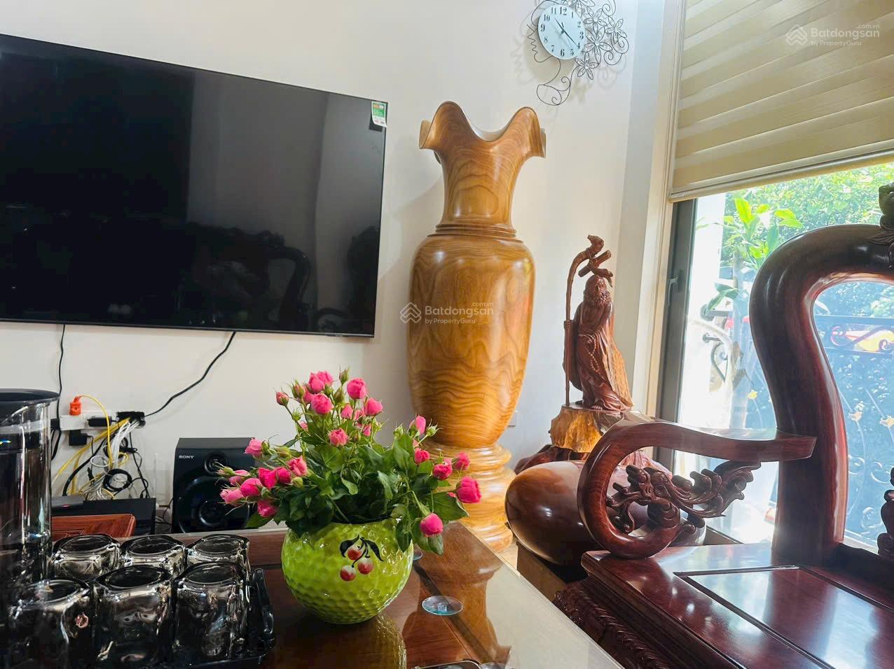 Bán nhà vị trí VIP Bồ Đề, Long Biên
118m2 Mt 6,5m, lô góc, đường 3 ô tô tránh, kinh doanh cực tốt.