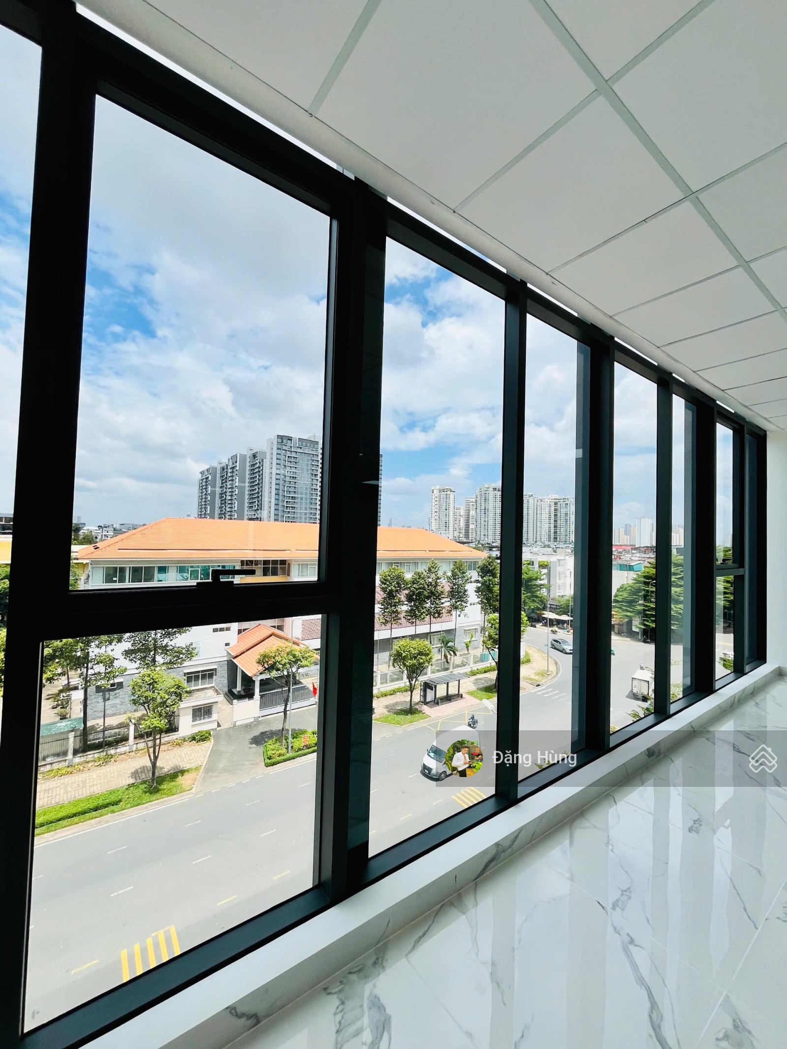 Tòa nhà VIP mặt tiền Trương Văn Bang xây hầm 7 tầng phù hợp văn phòng. Giá chỉ 250 triệu/ tháng