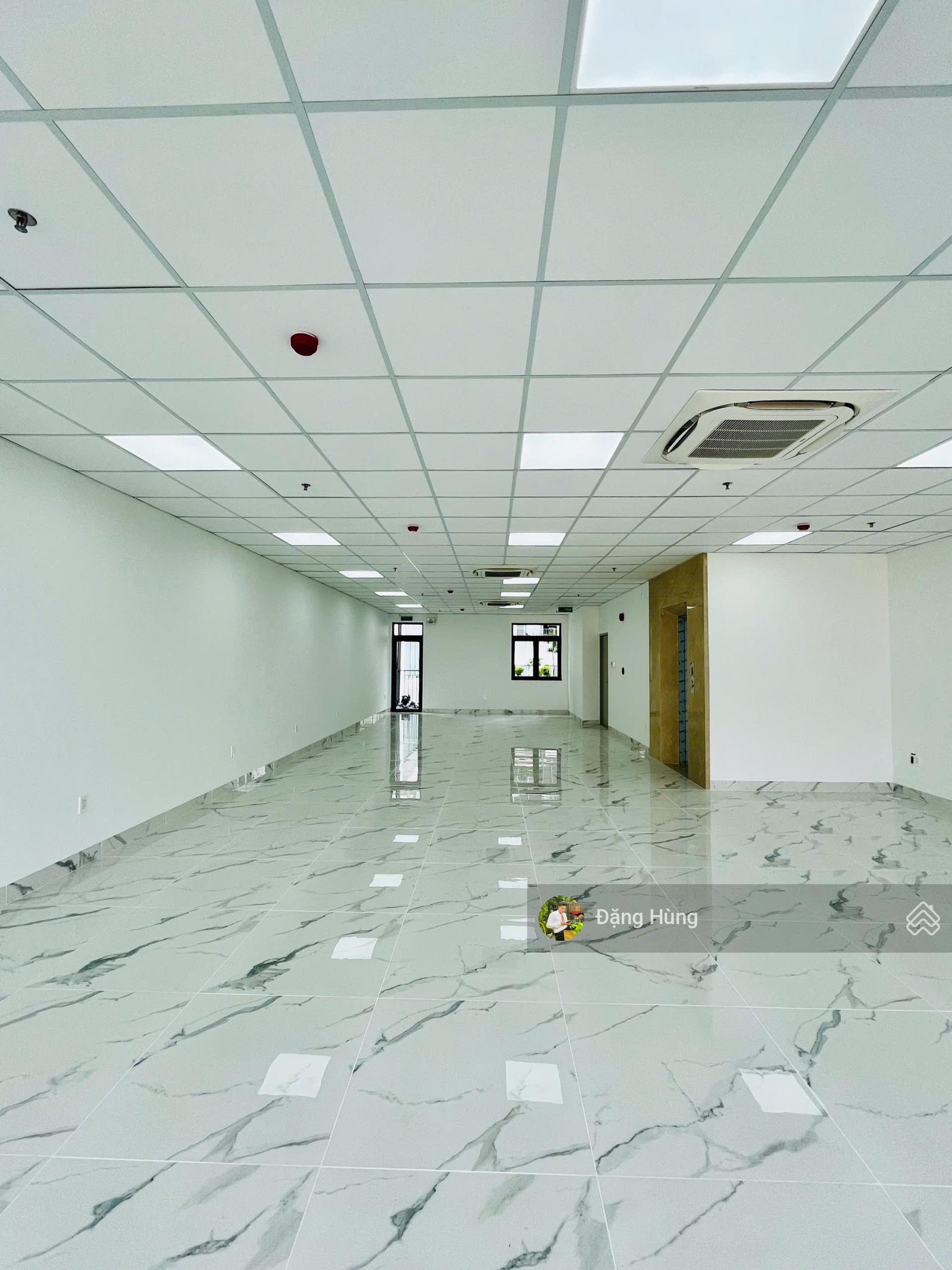 Tòa nhà VIP mặt tiền Trương Văn Bang xây hầm 7 tầng phù hợp văn phòng. Giá chỉ 250 triệu/ tháng