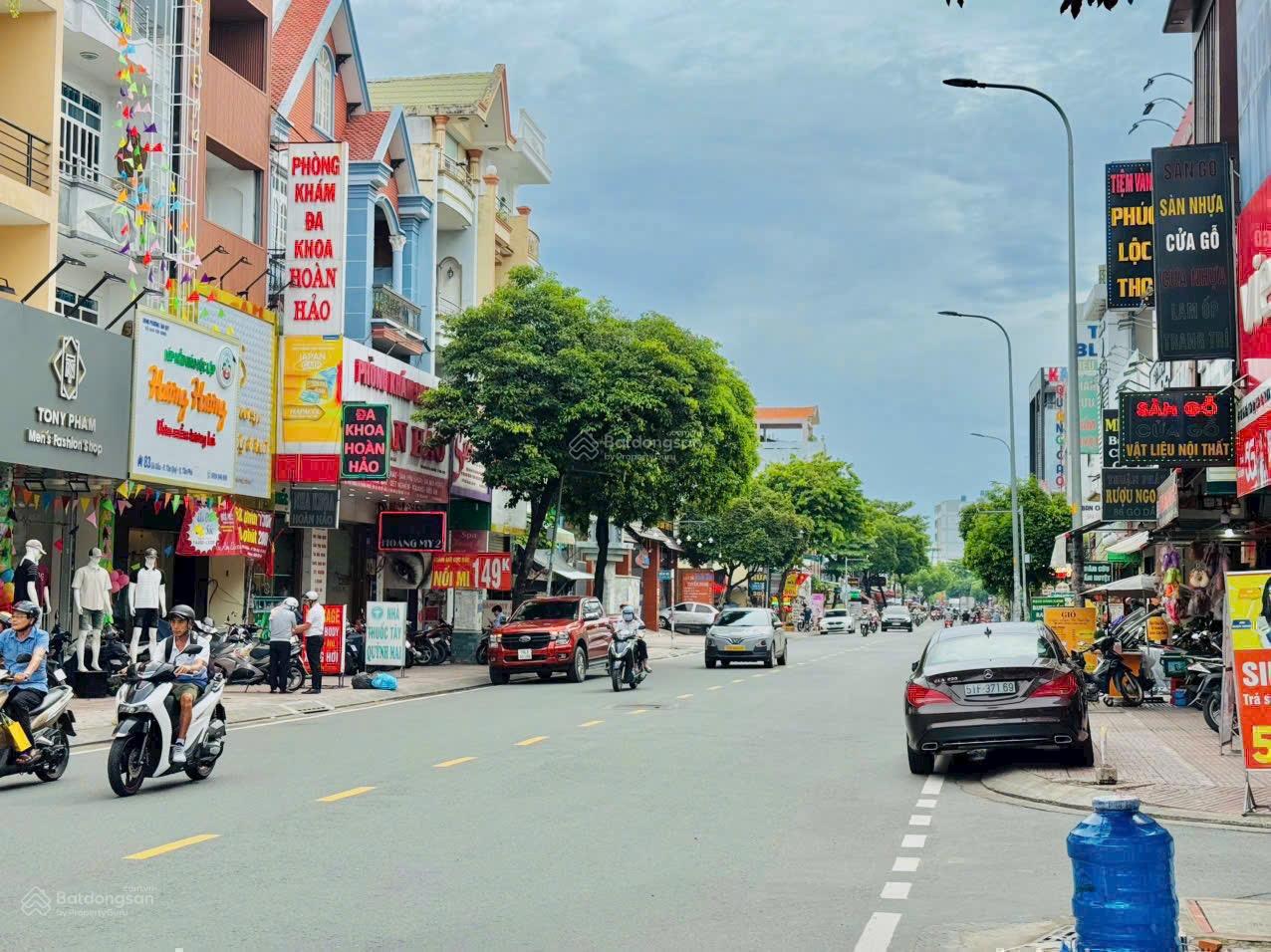 Bán nhà hẻm 8m Phạm Qúy Thích ngay chợ Tân Hương 8 x 16m giá 14,5 tỷ