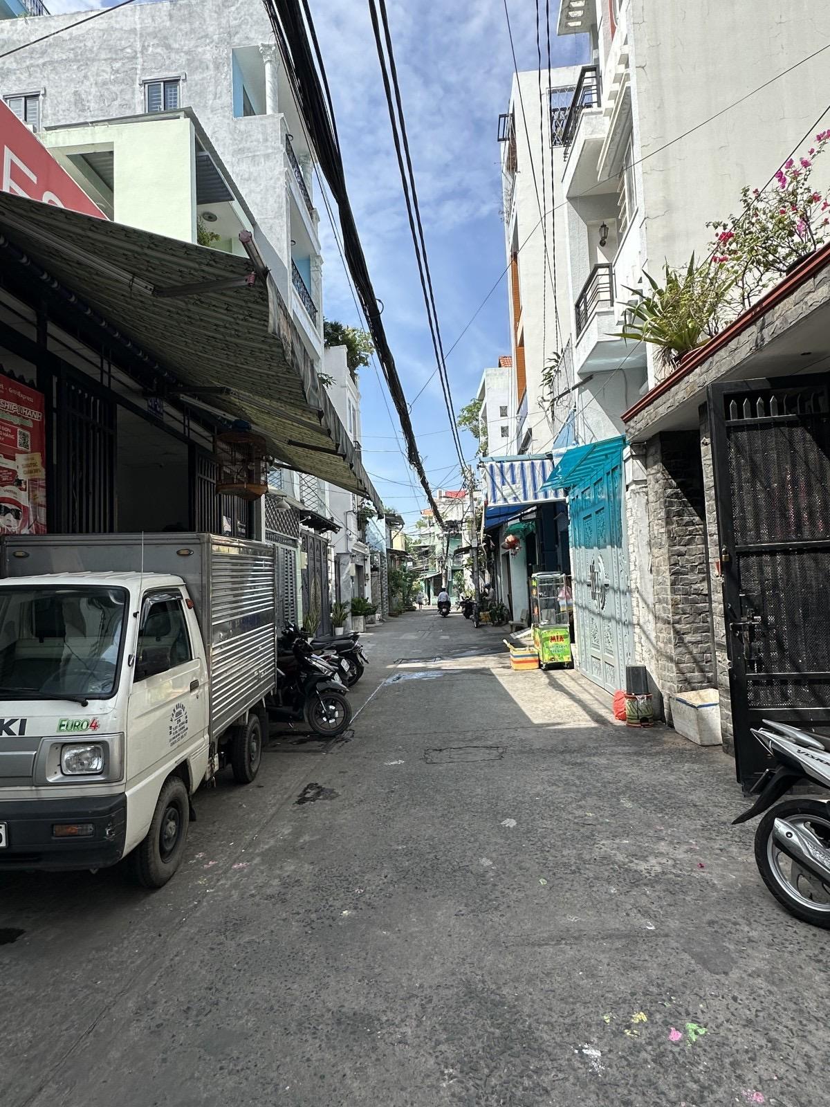 Giảm 700Tr. 3 Tầng DT 63m2 Oto đậu cửa 1 Sẹc Phan Sào Nam chính chủ lâu năm chỉ còn 8,3 tỷ sổ đẹp