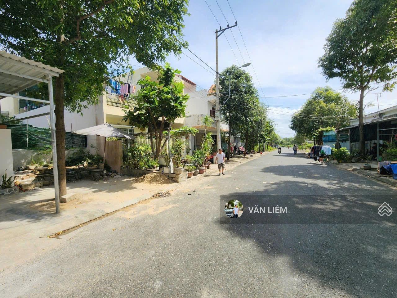 TĐC Đất Lành đường 16m thông thẳng ra đường Phong Châu - Diện tích : 64m2 ( ngang 4m )
3 tỷ 560