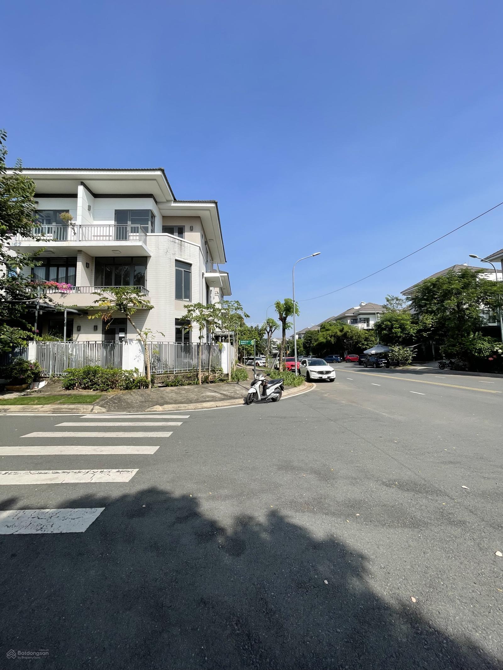 Biệt Thự Lavila căn góc nhà thô DT 132.8m2 3tầng, sổ hồng cầm tay , hướng đông nam Giá 19.5tỷ