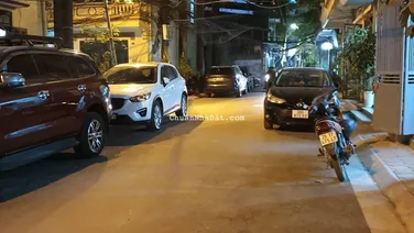 Duy nhất 1 căn phố Vũ Hữu, Thanh Xuân. DT36m2x4T, oto đỗ cửa, gần phố, ngõ trước nhà rộng 8m.