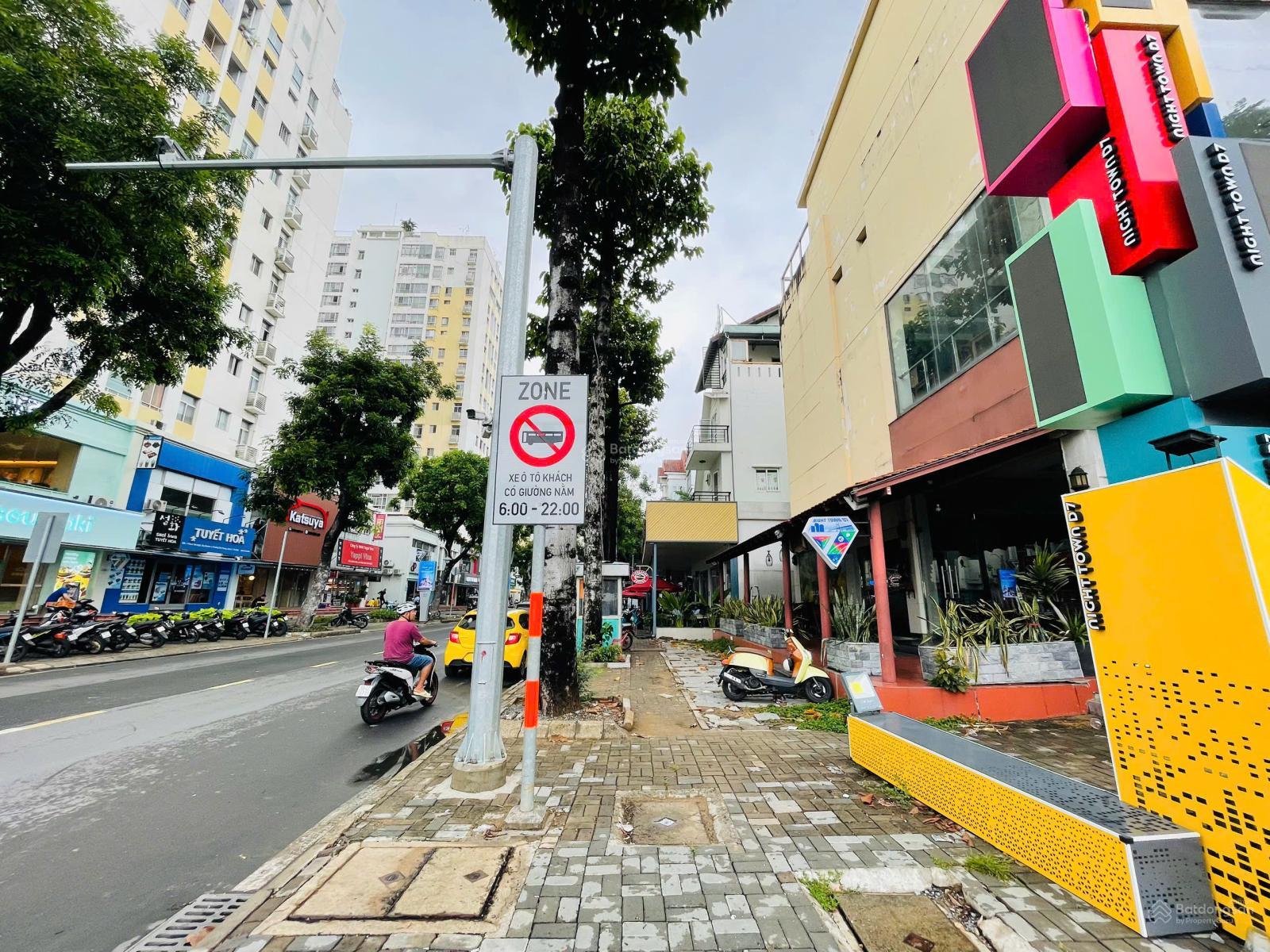 Bán nhà vị trí kim cương Ngay Chợ Bến Thành, Lê Lợi, Q1 - DT: 24x15m CTXD 14 lầu - giá 450 tỷ