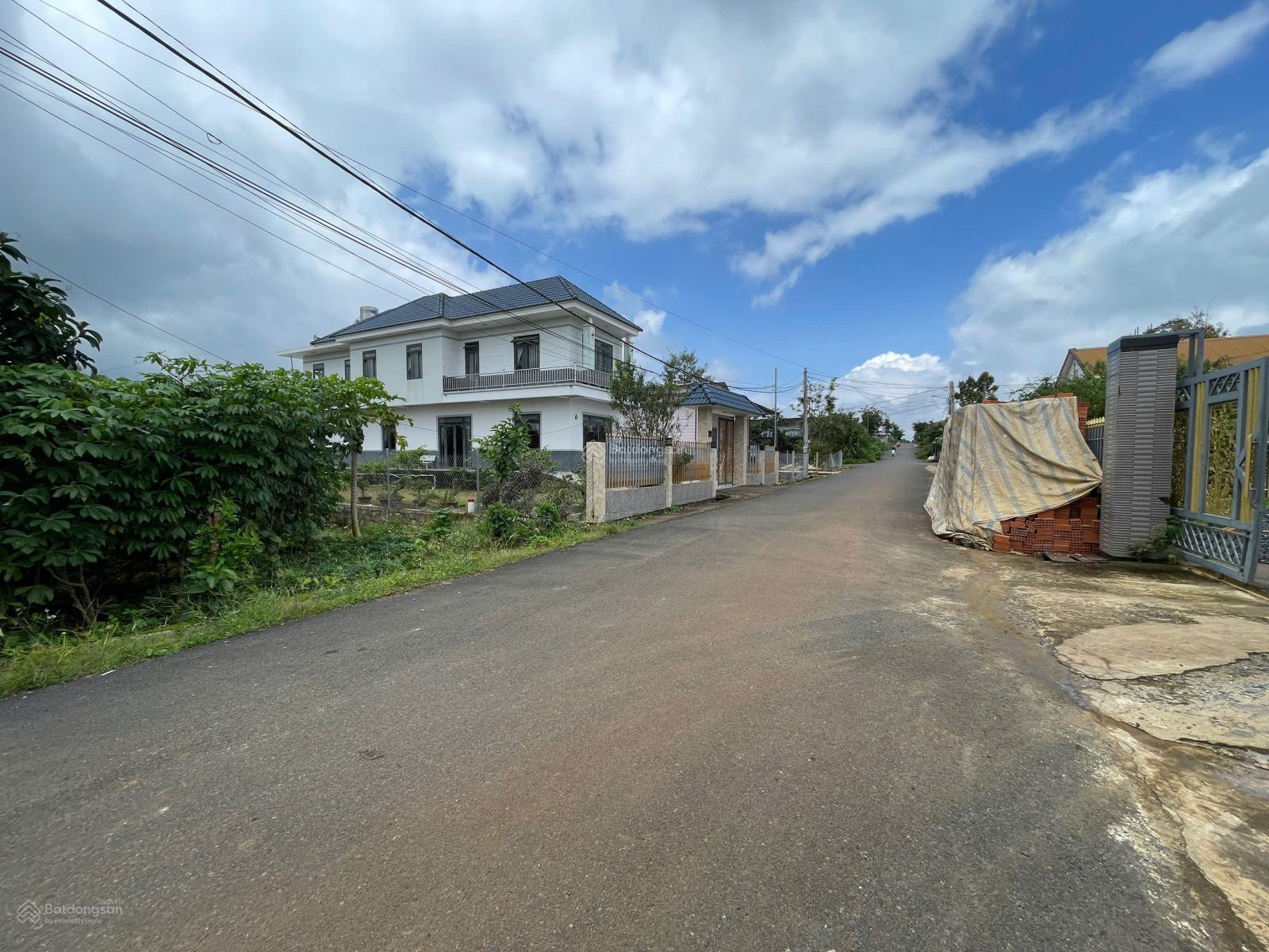 Đất Lê Phụng Hiểu - Bảo Lộc - DT 509m2 (10mx50m) sẵn 200m2 thổ cư đường nhựa lớn 2oto né nhau Đất Lê Phụng Hiểu - Bảo Lộc - DT 509m2 (10mx50m) sẵn 200m2 thổ cư đường nhựa lớn 2oto né nhau