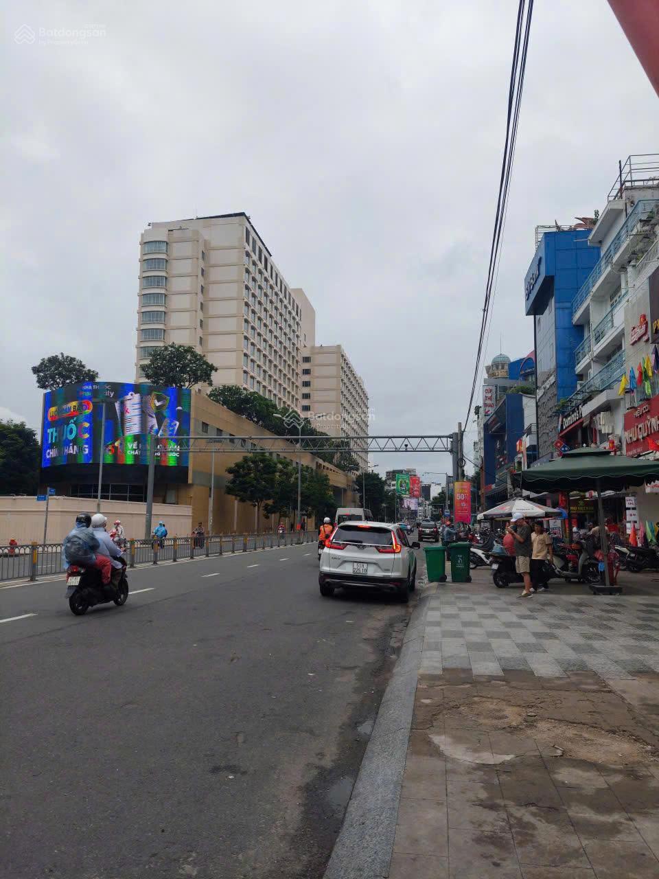 Bán nhà 2 mặt tiền Trương Định- Phạm Hồng Thái ngay cổng Chợ Bến Thành 4x11m chỉ 39 tỷ