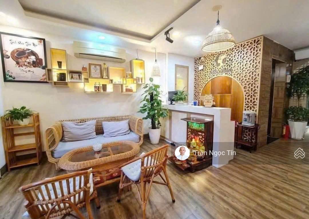 Bán nhà 6 tầng mặt tiền đường Trần Bình Trọng - Tp Nha Trang - Giá 17 Tỷ - Nhà có thang máy