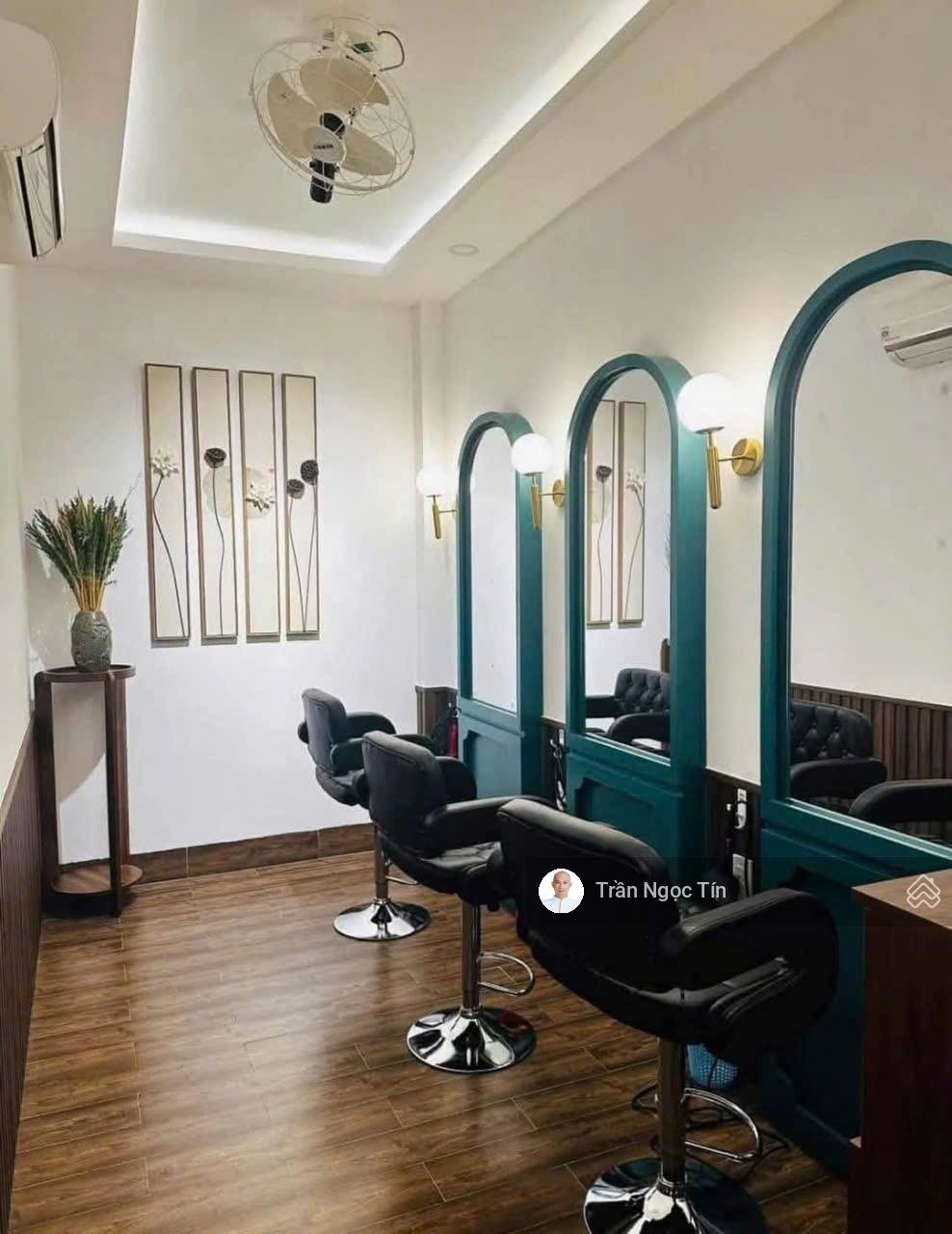 Bán nhà 6 tầng mặt tiền đường Trần Bình Trọng - Tp Nha Trang - Giá 17 Tỷ - Nhà có thang máy