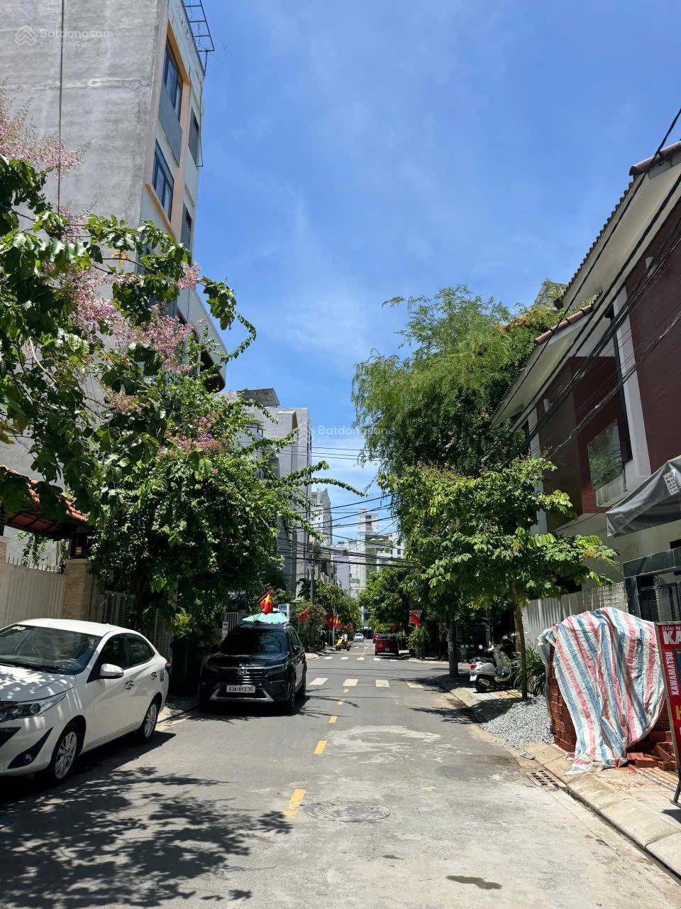 Bán nhà 3 tầng lô góc 2 mặt tiền Sương Nguyệt Ánh sát biển Mỹ Khê- 103m2 ngang 6m giá 19,8 tỷ Bán nhà 3 tầng lô góc 2 mặt tiền Sương Nguyệt Ánh sát biển Mỹ Khê- 103m2 ngang 6m giá 19,8 tỷ