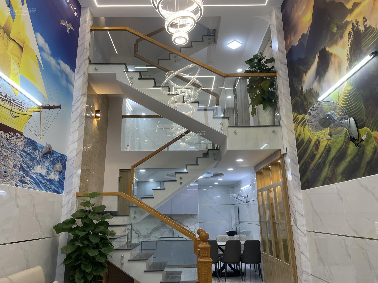 Bán nhà hẻm xe hơi đường số 8 ngay chợ Bình Long, DT 4,1x12,5m, đúc 1 lửng 3 lầu giá 6,55 tỷ